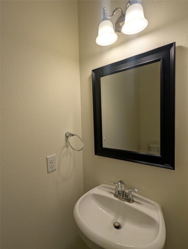 Building Photo - 6223 Summerfield Glade Ln