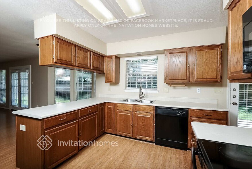 Building Photo - 2860 Ironwood Dr
