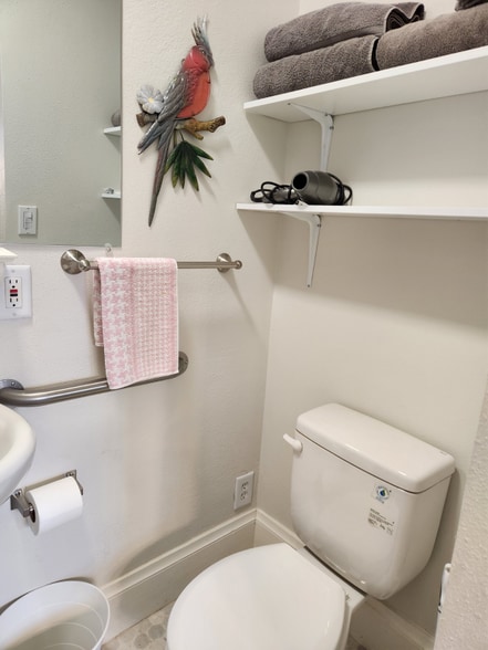 Building Photo - 204 E 3rd Ave