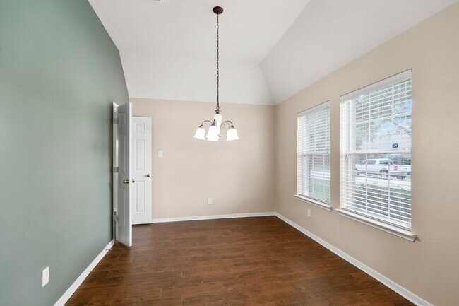 Building Photo - 3403 Cypress Village Dr