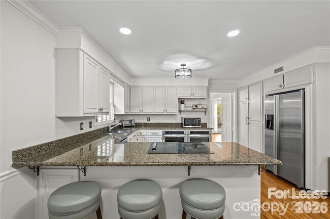 Building Photo - 3900 Braxton Dr