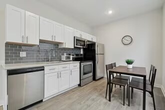 Building Photo - 1522-1532 W Girard Ave