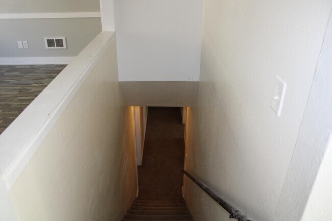 Building Photo - 575 Crimson Dr
