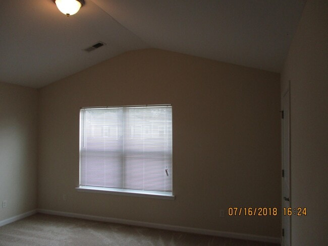 Building Photo - 159 Chapel Lake S