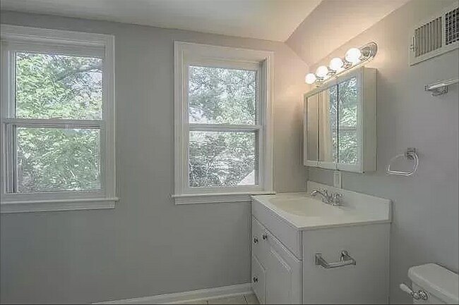 Building Photo - 5036 Mission Rd