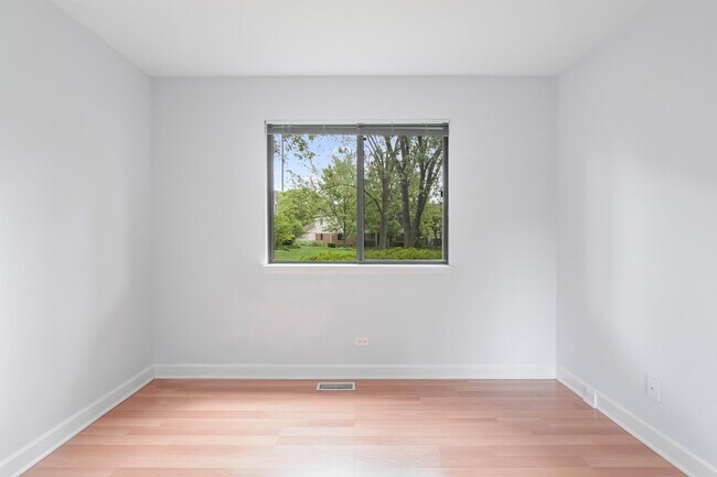Building Photo - 697 Oakmont Ln