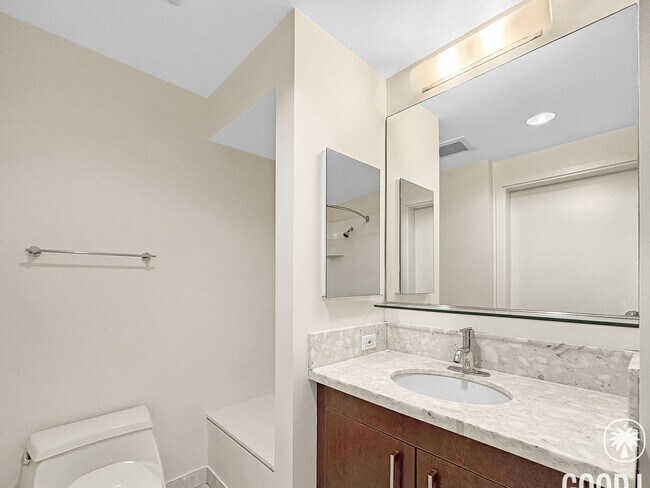 Building Photo - Beautiful 1B/1BA Condo in Downtown Near Petco Park W/ Views, A/C, W/D, Balcony, Rooftop Deck & Gym!