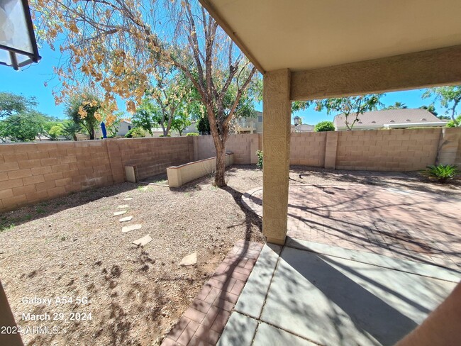 Building Photo - 9205 W Lone Cactus Dr