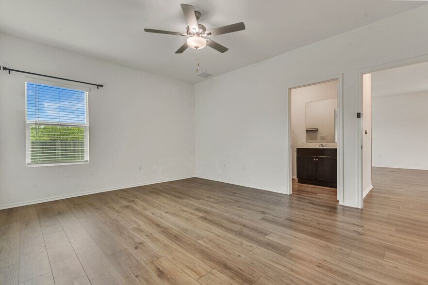 Building Photo - 15401 Poppy Petal Dr