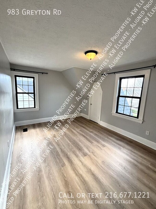 Building Photo - 983 Greyton Rd