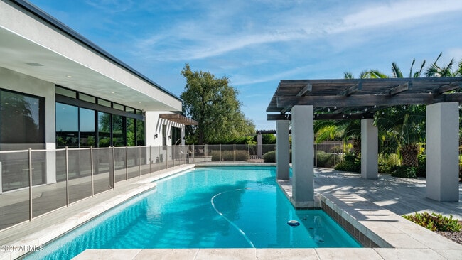 Building Photo - 7417 E Paradise Dr