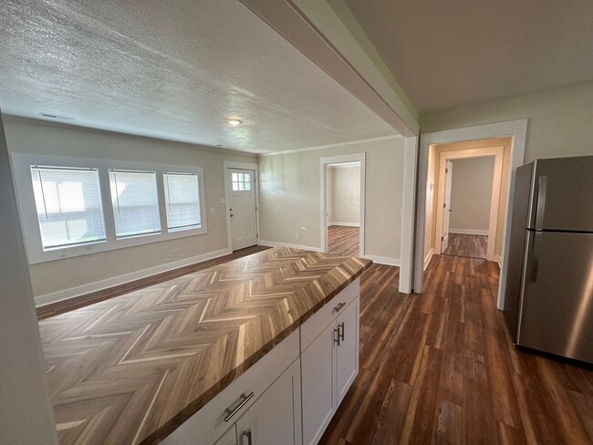 Building Photo - FULLY RENOVATED! 3 Bed/2 Bath in Wanchese