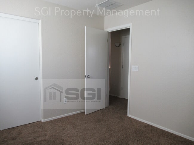 Building Photo - 25575 W Winslow Ave