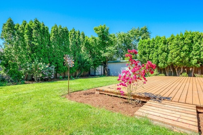 Building Photo - Charming 3 Bed/1 Bath Ranch with Bonus Room