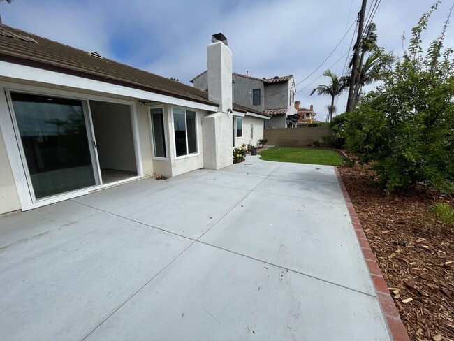 Building Photo - 3 bedroom 2 bath home in desired neighborhood