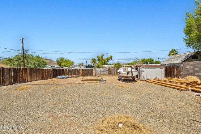 Building Photo - 1120 E Mission Ln