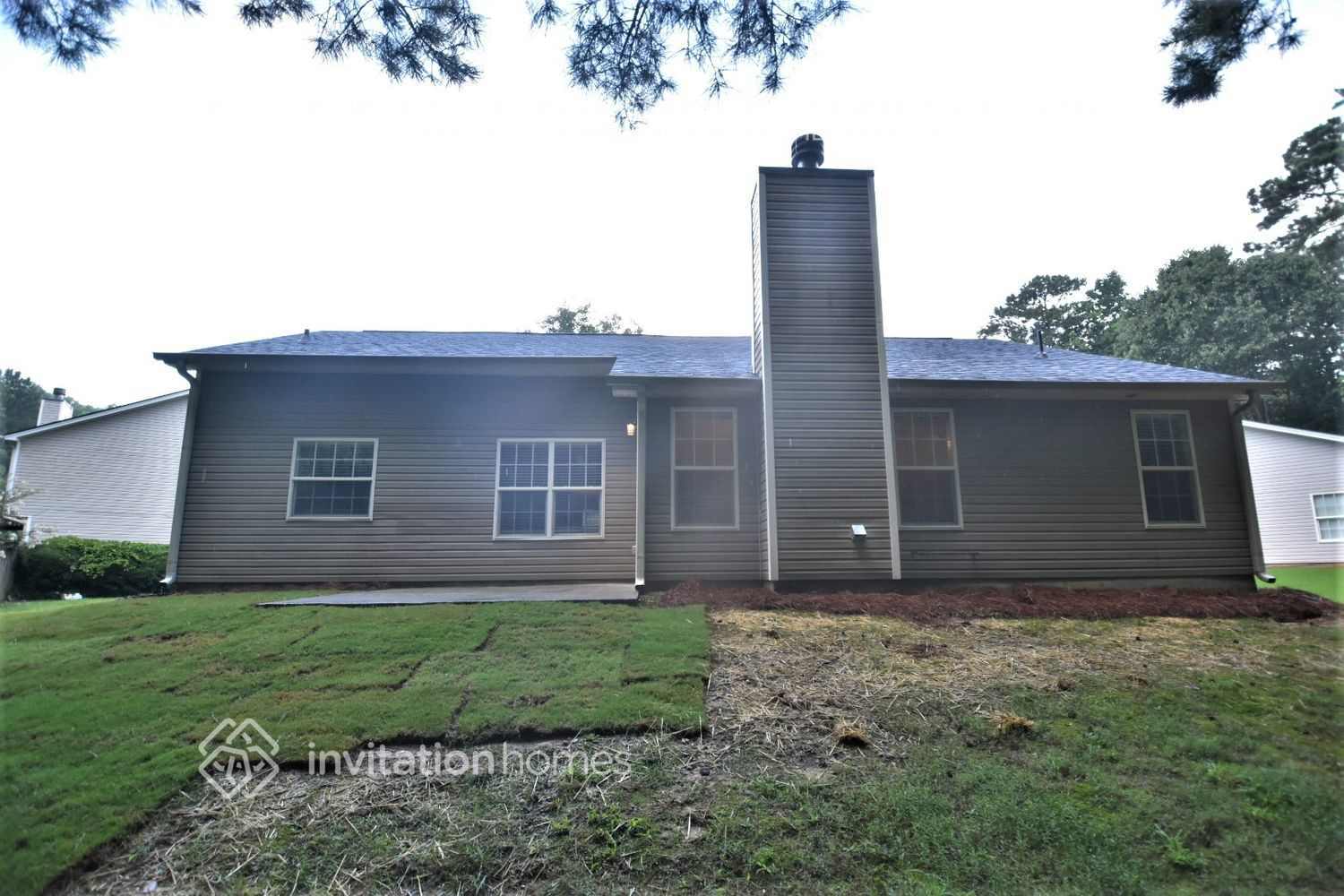 Building Photo - 1704 Fort Shawnee Trace NE