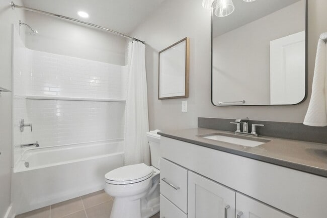 Building Photo - Luxurious, Fully Furnished Townhome       ...