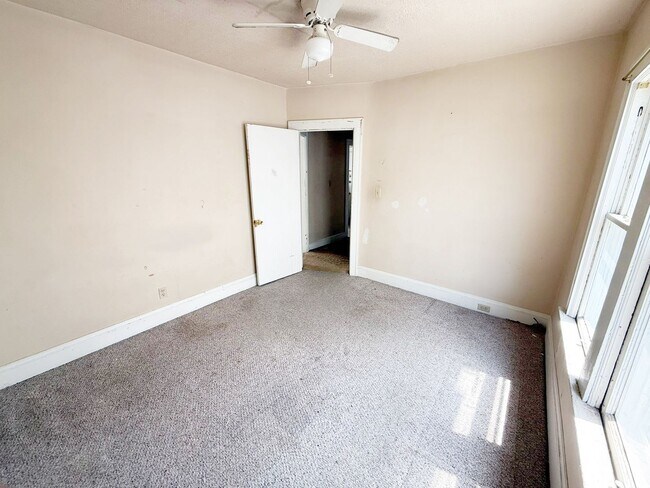 Building Photo - 4921 E 85th St