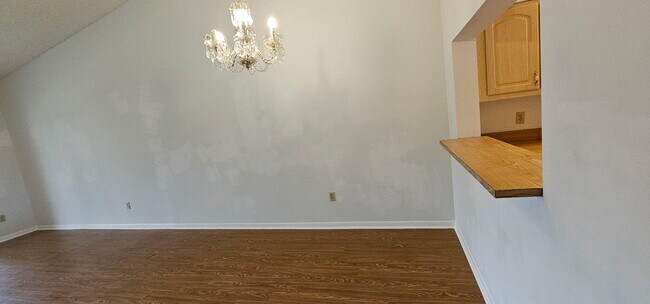 Building Photo - 7879 Willow Spring Dr