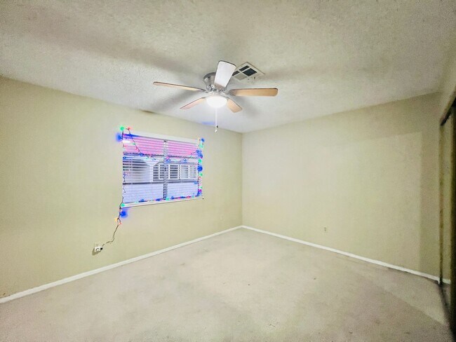 Building Photo - 5048 Spencer St