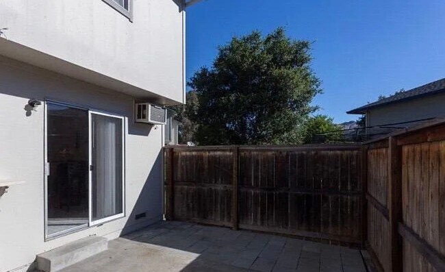 Building Photo - 5059 Charmian Dr