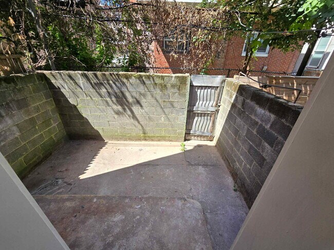 Building Photo - 1960 N Patton St