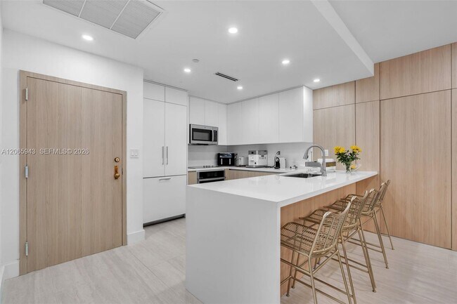 Building Photo - 151 Crandon Blvd