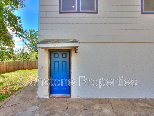 Building Photo - 2006 NW 26th St