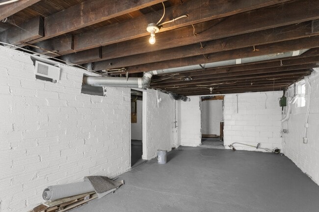 Building Photo - 404 N Bentley Ave