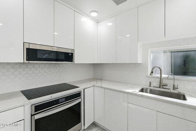 Building Photo - 7921 E Willetta St