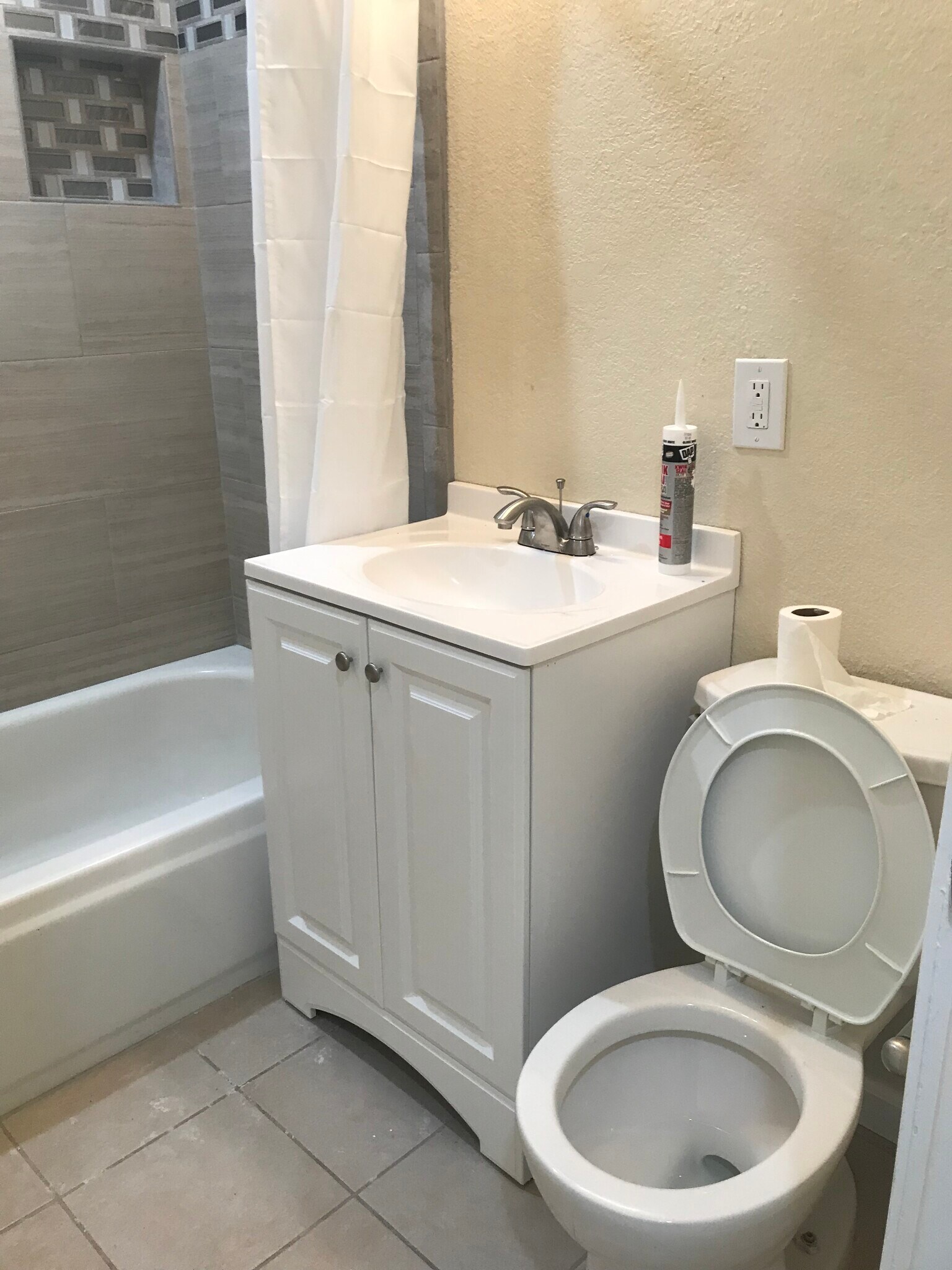 Building Photo - 7881 Hyssop Dr