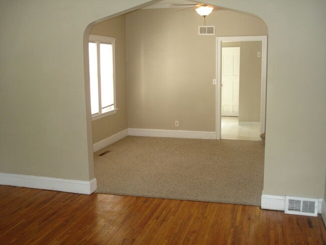 Building Photo - 400-402 Burr