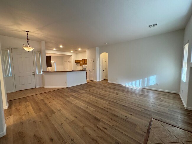 Building Photo - 3 Bed/2 Bath House with Boat Deep 3 Car Garage