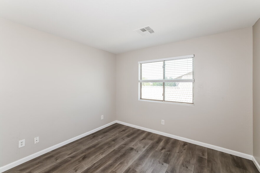 Building Photo - 8623 N 68th Dr