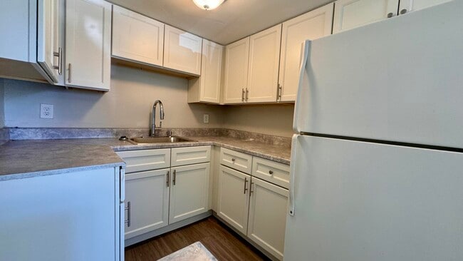 Building Photo - 141 NE 6th Ave