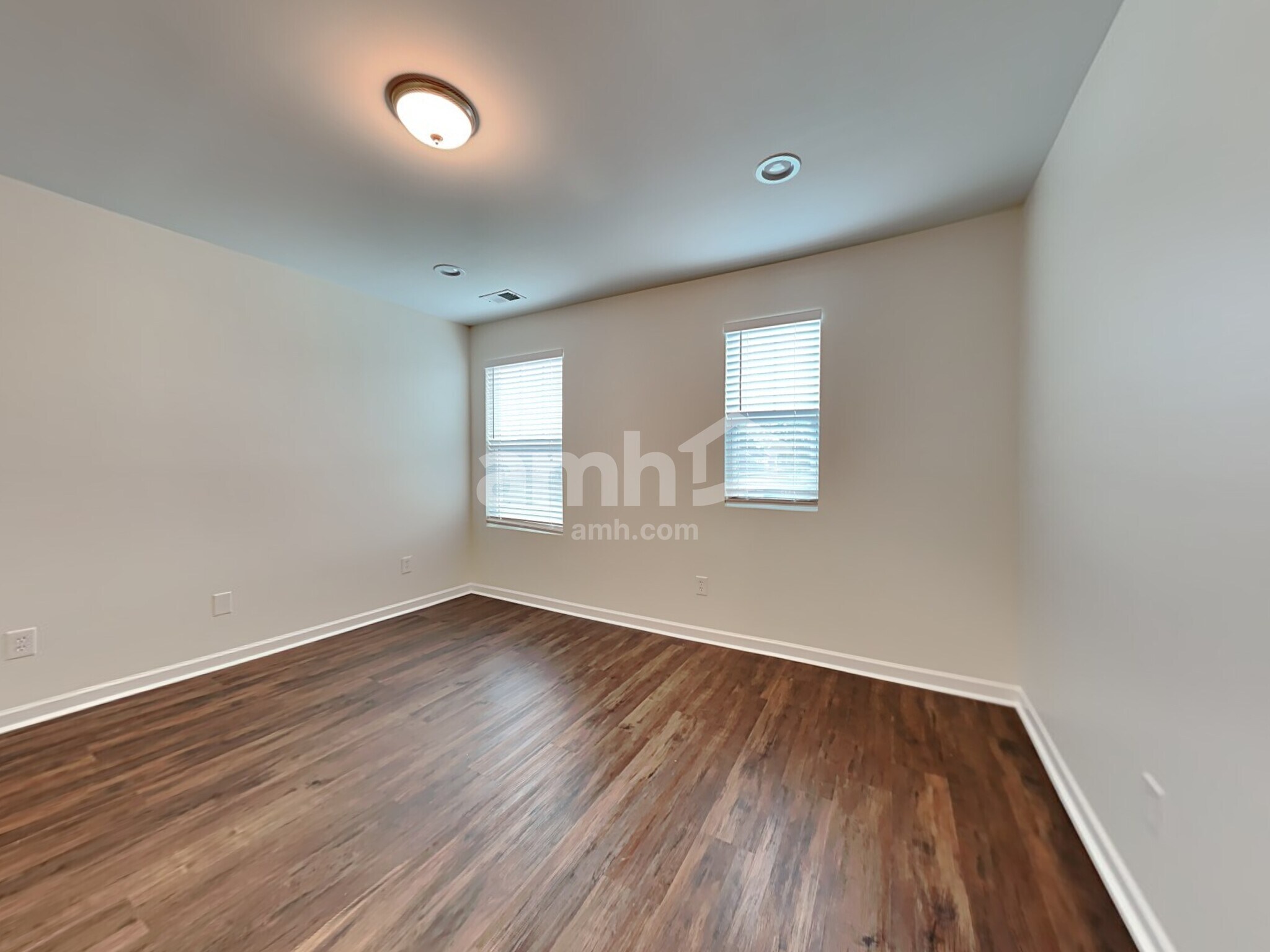 Building Photo - 422 Lions Den Dr