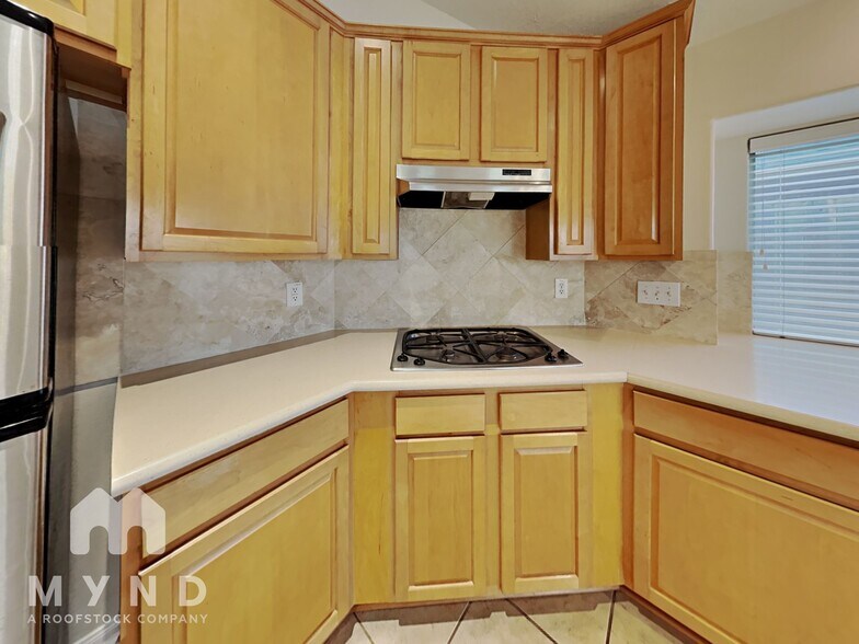 Building Photo - 1605 Garden Lakes Dr