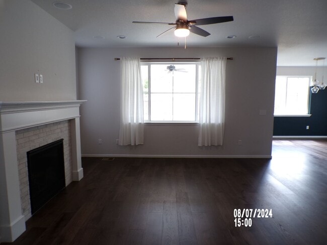 Building Photo - Stunning Home in Castle Rock 4Bedrooms 3.5 Bathrooms!