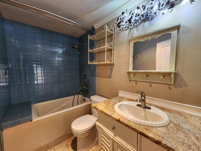 Building Photo - 663 Bishops Lodge Rd