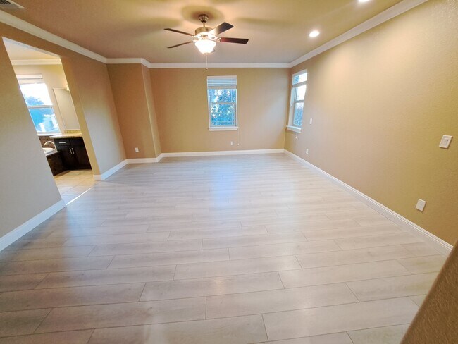 Building Photo - 677 Addison Ln