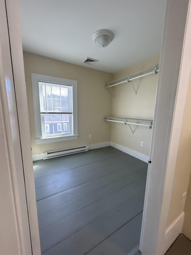 Building Photo - 565 White Mountain Hwy