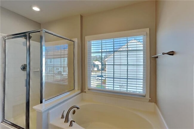 Building Photo - 3370 Spindletop Dr NW