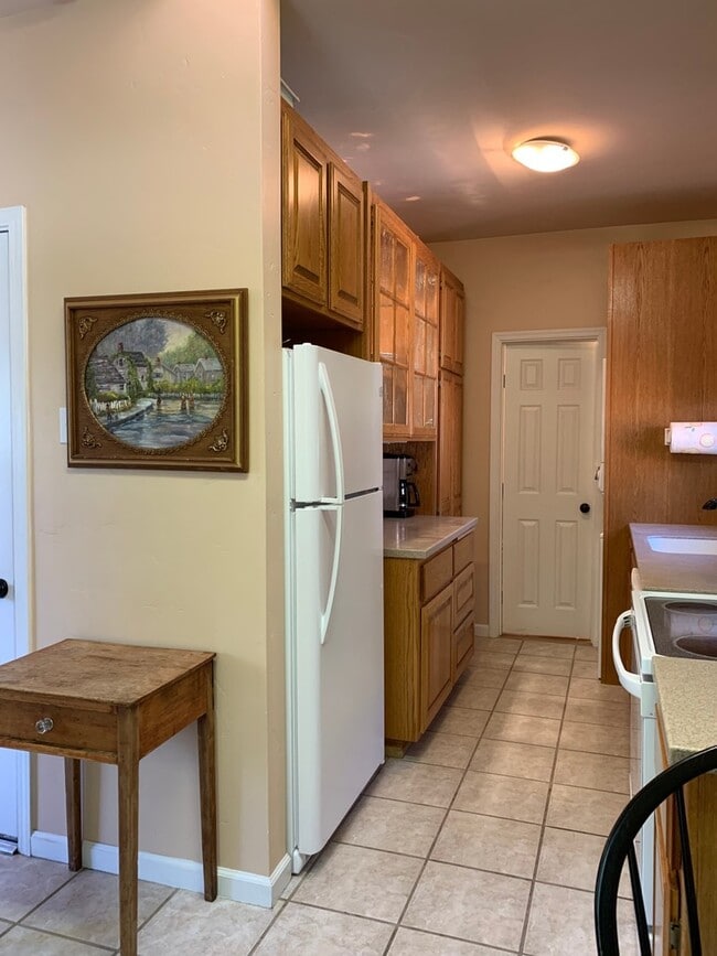 Building Photo - Studio