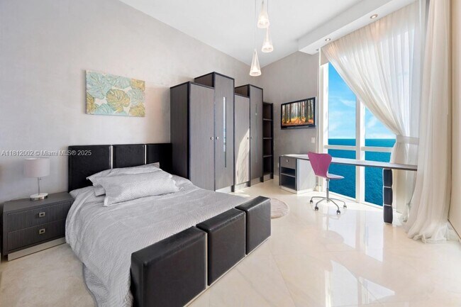 Building Photo - 16001 Collins Ave