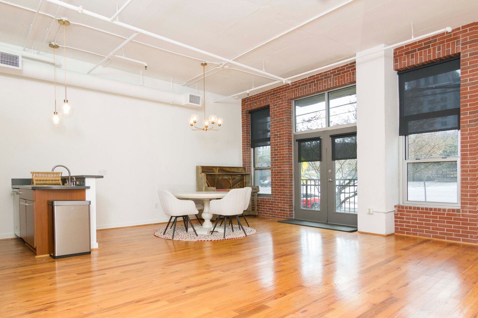 Building Photo - 1 bedroom 1 bath condo Prime Midtown location