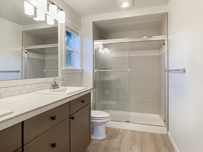 Building Photo - GORGEOUS 3 bdrm plus Flex Space Home in Mo...