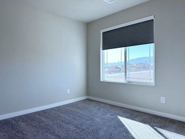 Building Photo - 4bd/2.5bath Single Family Home