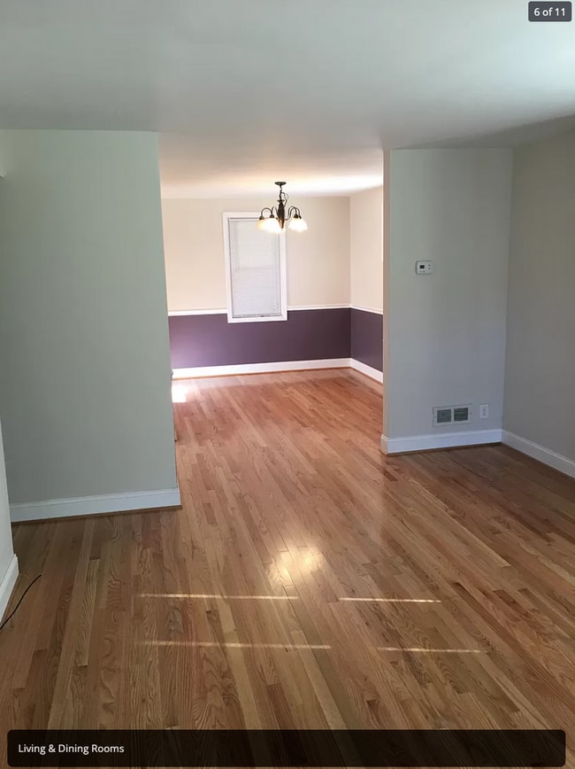 Building Photo - 3 Bedroom, 1 Bath Townhome