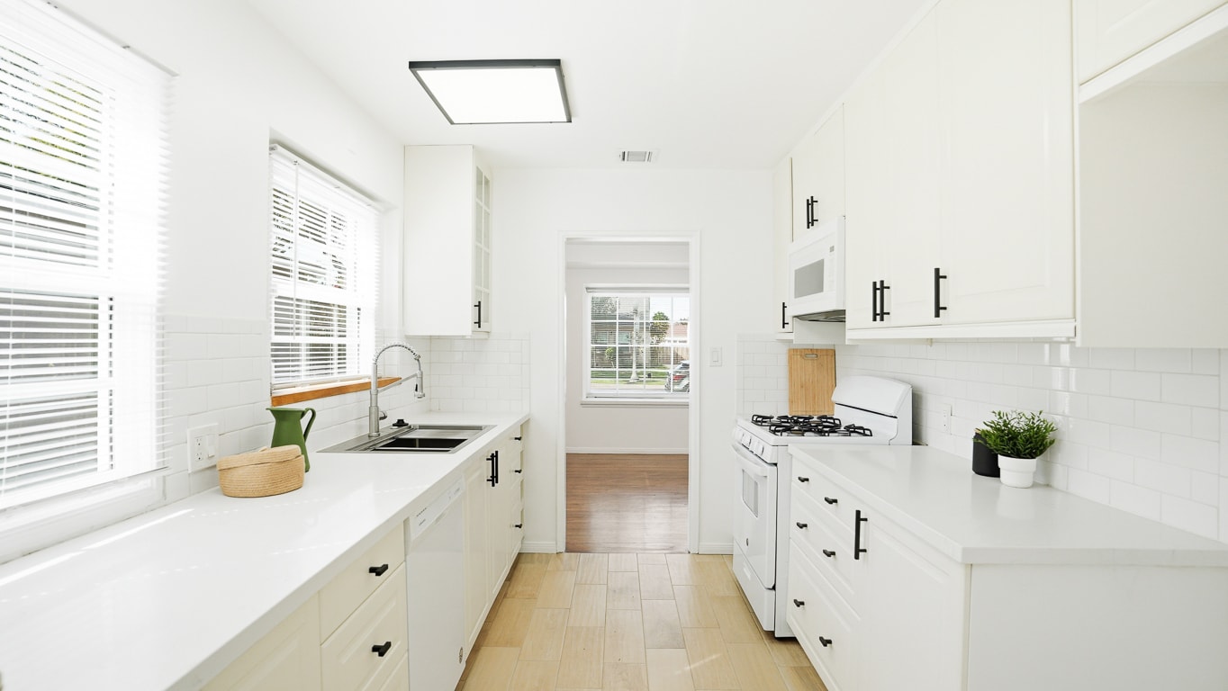 Building Photo - 3936 S Victoria Ave